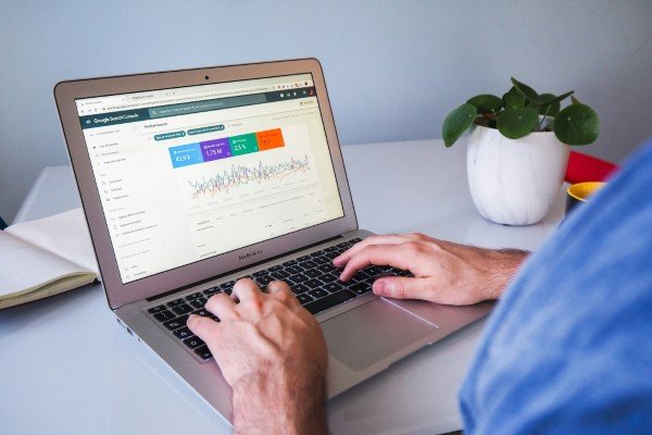 myriam-jessier-VHXiGXxwOQ4-unsplash (Custom) hvad er teknisk seo?